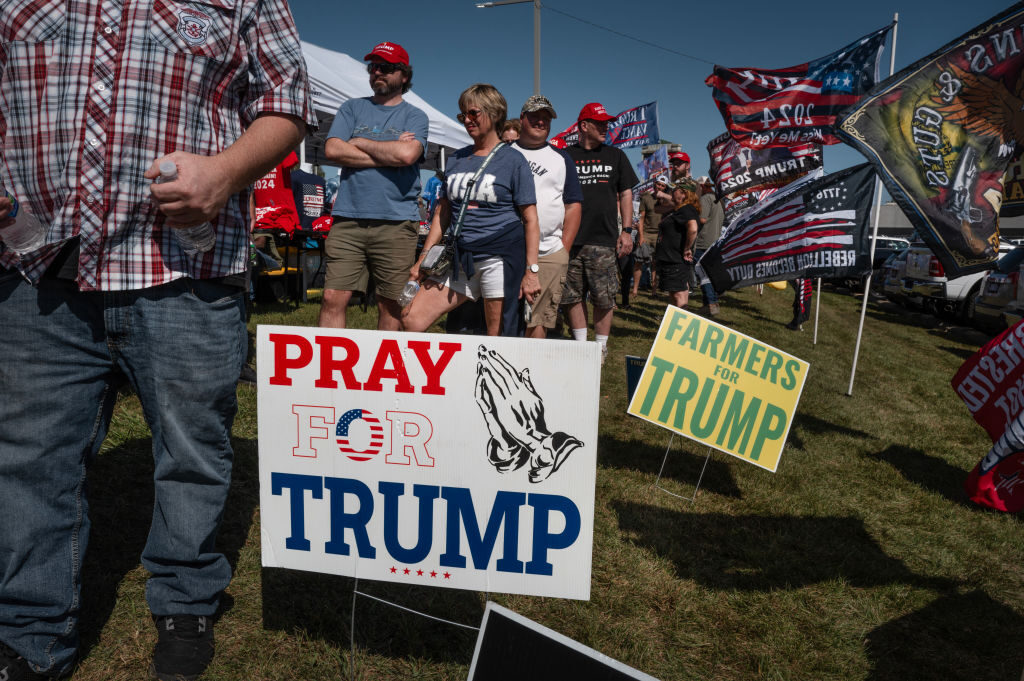 Audience members begin arriving for a town hall-style campaign for Republican presidential nominee Donald Trump in Flint, Mich., on Tuesday. 