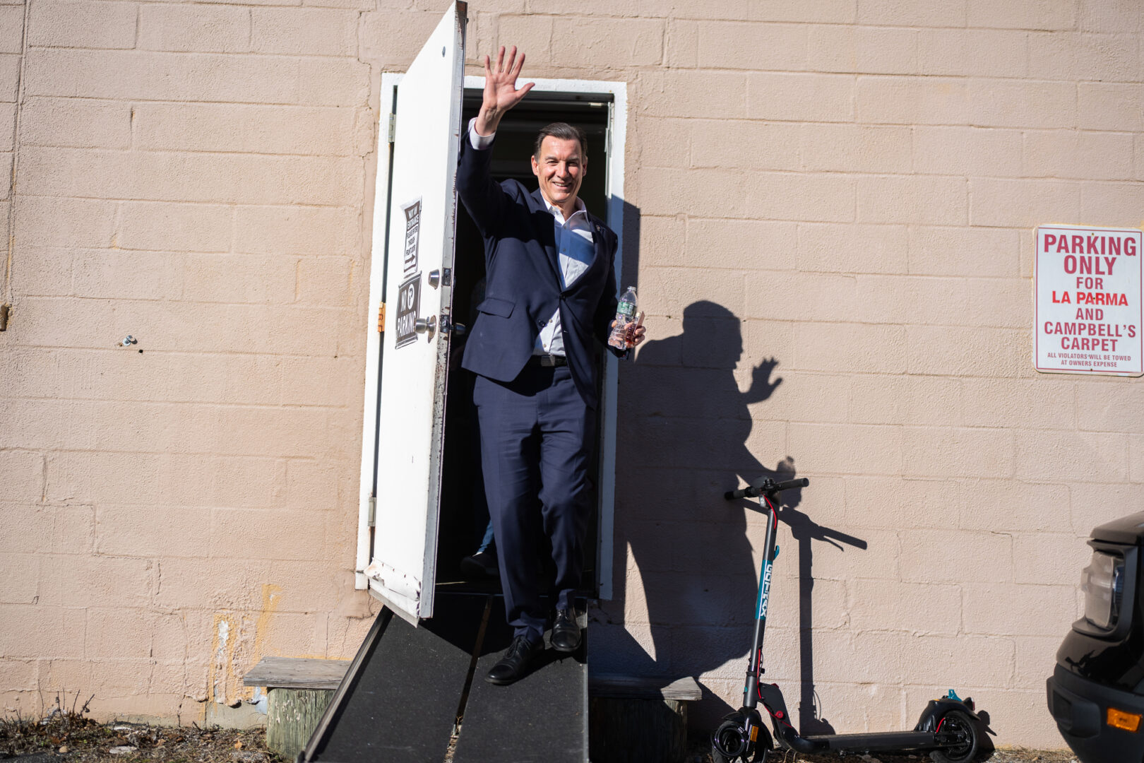 Former Rep. Tom Suozzi, thr Democratic candidate for New York’s 3rd Congressional District, waves after a campaign rally in Port Washington, N.Y., on Saturday. (Tom Williams/CQ Roll Call)